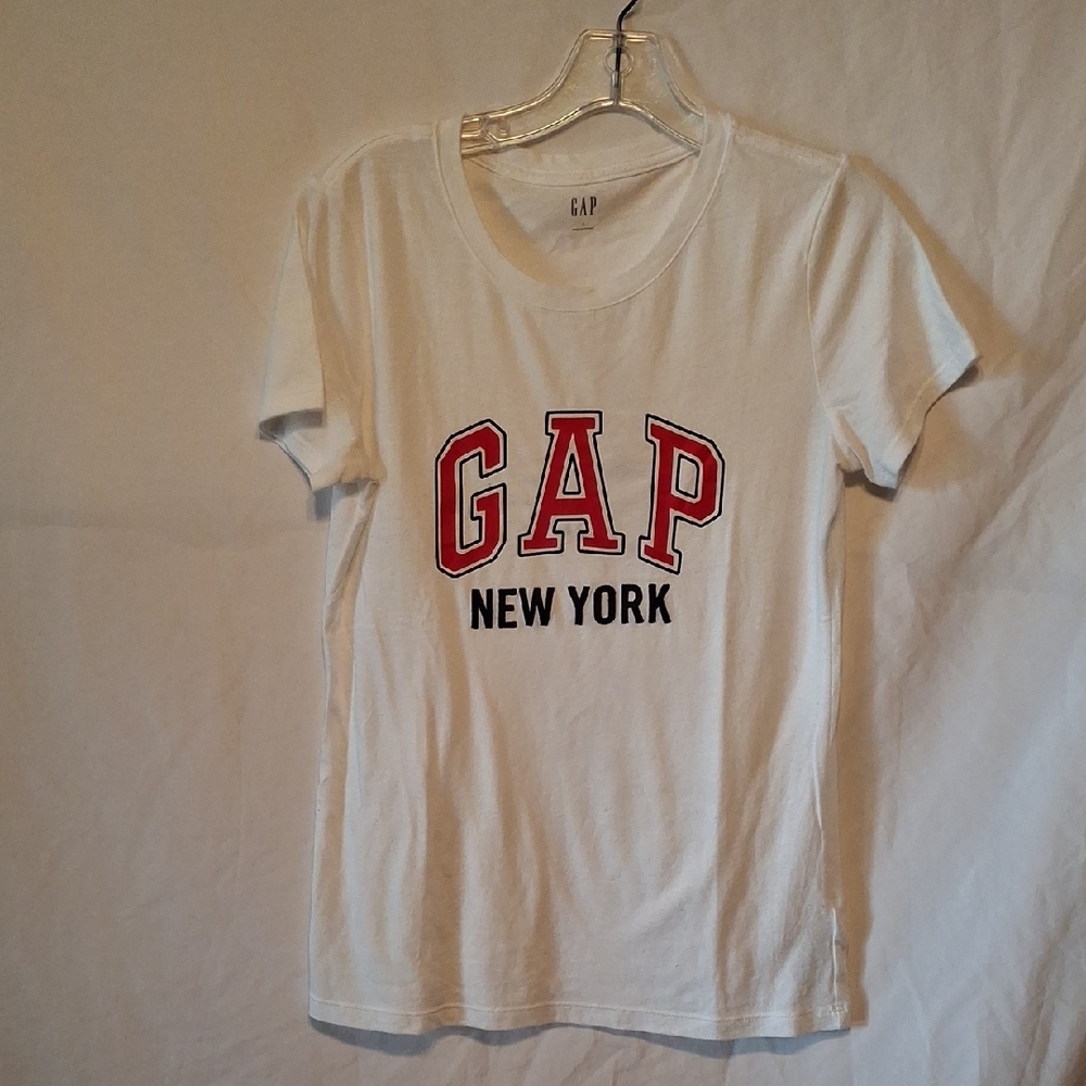 GAP White Short Sleeve Tee with Red and Black Print